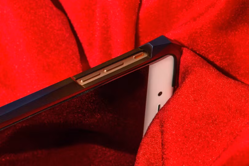 Chiêm ngưỡng bộ ốp viền có giá đắt hơn cả iPhone X ảnh 11
