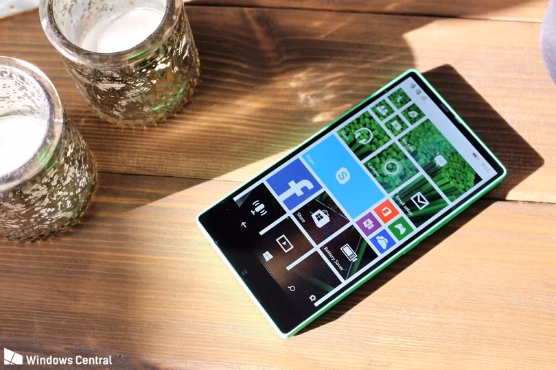 Chiêm ngưỡng smartphone viền siêu mỏng "suýt ra mắt" của Microsoft ảnh 4