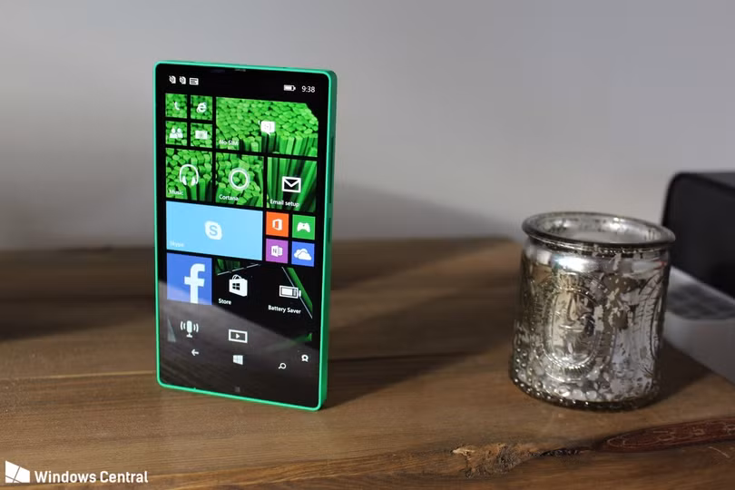 Chiêm ngưỡng smartphone viền siêu mỏng "suýt ra mắt" của Microsoft ảnh 2