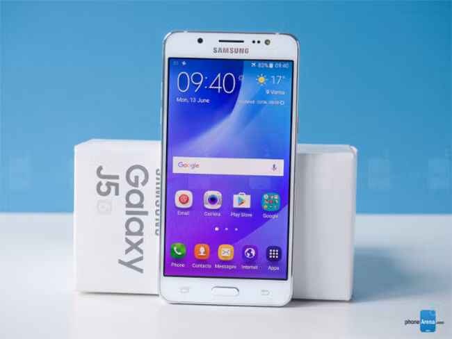 Galaxy J5 (ảnh: Phone Arena)