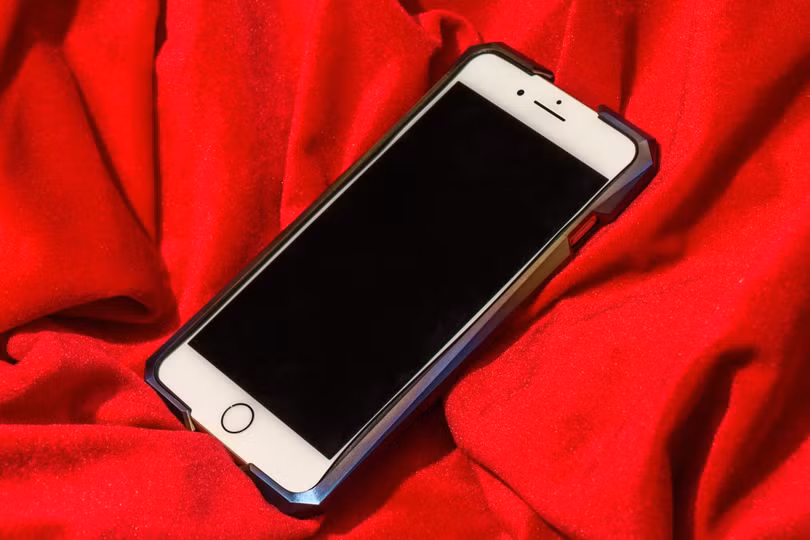 Chiêm ngưỡng bộ ốp viền có giá đắt hơn cả iPhone X ảnh 9