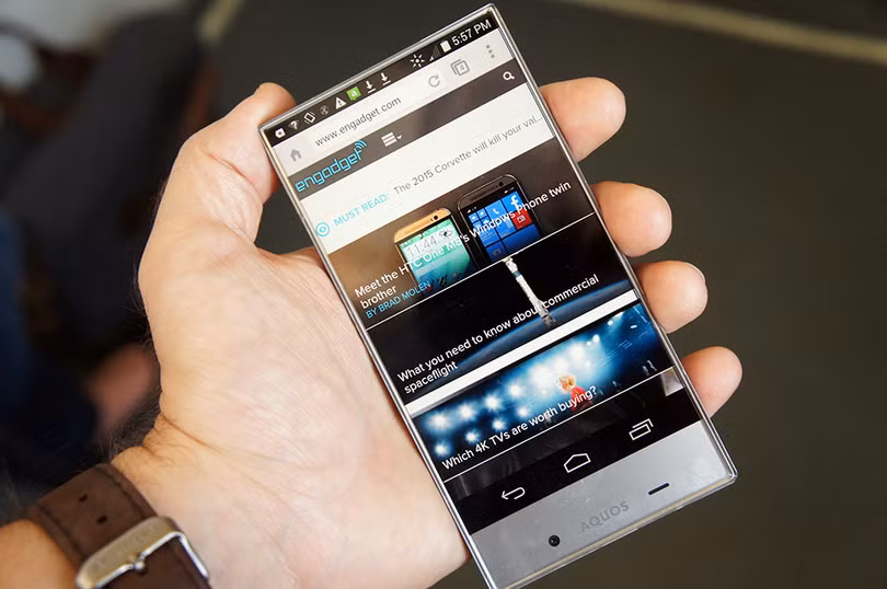 Sharp Aquos Crystal (ảnh: Engadget) Sharp Aquos Crystal (ảnh: Engadget)