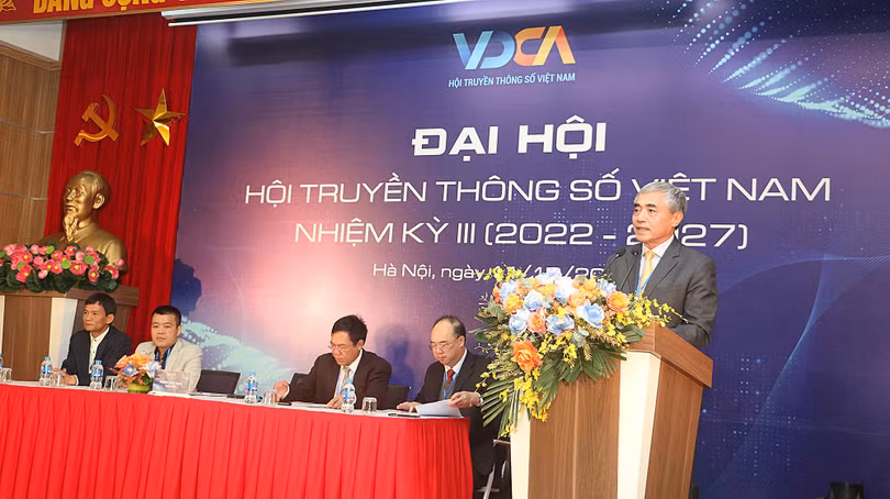 TS. Nguyễn Minh Hồng - Chủ tịch VDCA - báo cáo kết quả hoạt động Hội nhiệm kỳ II.