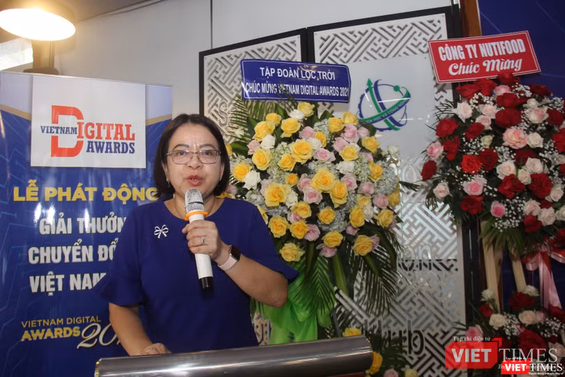 Bà Võ Thị Trung Trinh - Phó Giám đốc Sở Thông tin Truyền thông cam kết TP.HCM sẽ đồng hành cùng Hội Truyền thông số Việt Nam trong Giải thưởng Chuyển đổi số