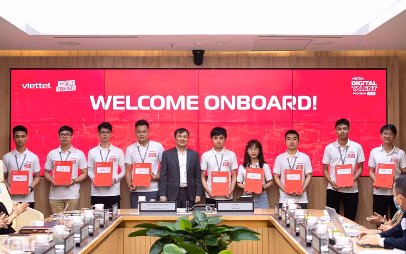 Các sinh viên được chọn có cơ hội được học hỏi, trau dồi kỹ năng tại Viettel