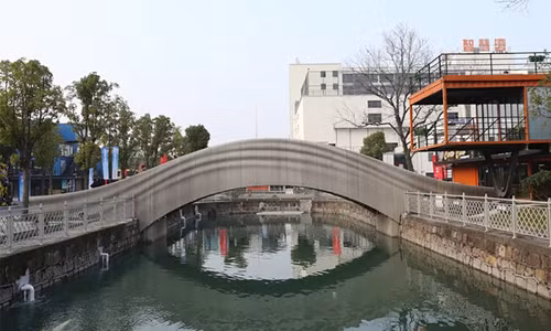 Cầu bê tông in 3D làm theo mẫu cầu An Tế tại Thượng Hải, Trung Quốc. Ảnh: CNN. 