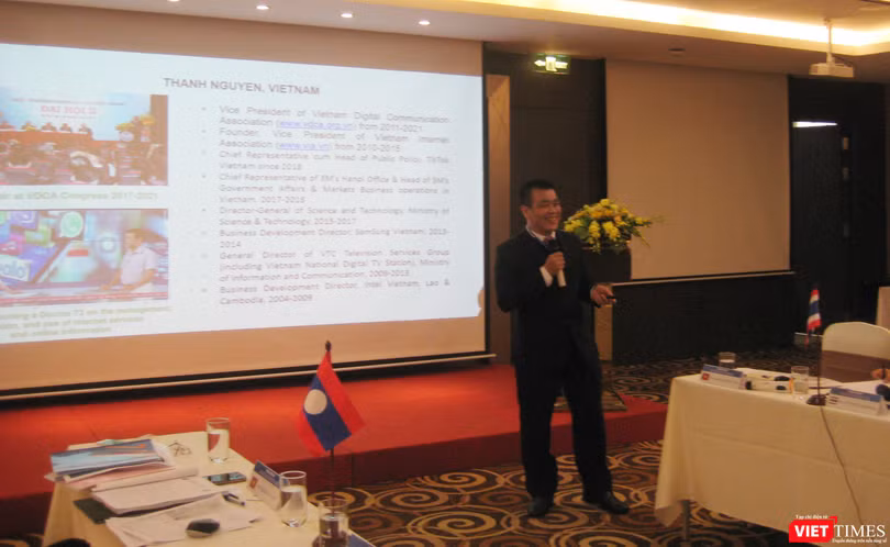 Ông Nguyễn Lâm Thanh - Phó Chủ tịch Hội Truyền thông Số Việt Nam với báo cáo về hiện trạng các mạng xã hội và phương tiện truyền thông mới tại Việt Nam