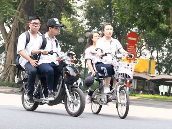 Các bậc phụ huynh nên cẩn trọng khi lắp thêm thiết bị định vị, chống trộm vào xe của các con