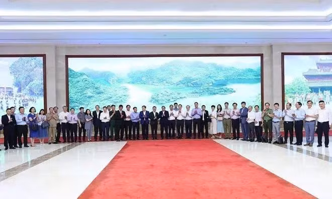 Thủ tướng chúc mừng nhân 97 năm Ngày Báo chí cách mạng Việt Nam. (Ảnh: Vietnamnet) Thủ tướng chúc mừng nhân 97 năm Ngày Báo chí cách mạng Việt Nam. (Ảnh: Vietnamnet)