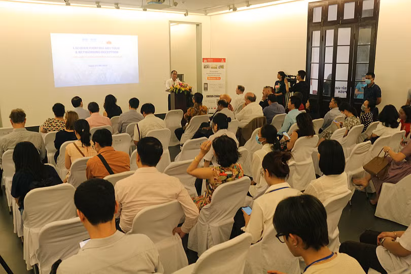 Toàn cảnh buổi giao lưu, triển lãm giới thiệu nghệ thuật tranh sơn mài