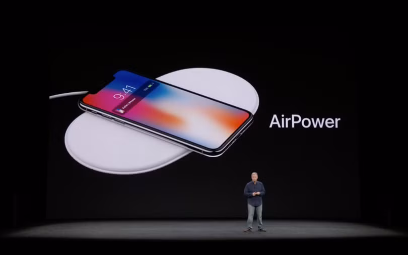 Ông Tim Cook giới thiệu sạc không dây AirPower tại sự kiện ra mắt iPhone X (ảnh: Business Insider)