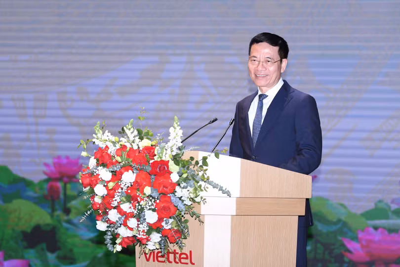 2-bo-truong-bo-thong-tin-va-truyen-thong-nguyen-manh-hung-2310.jpg