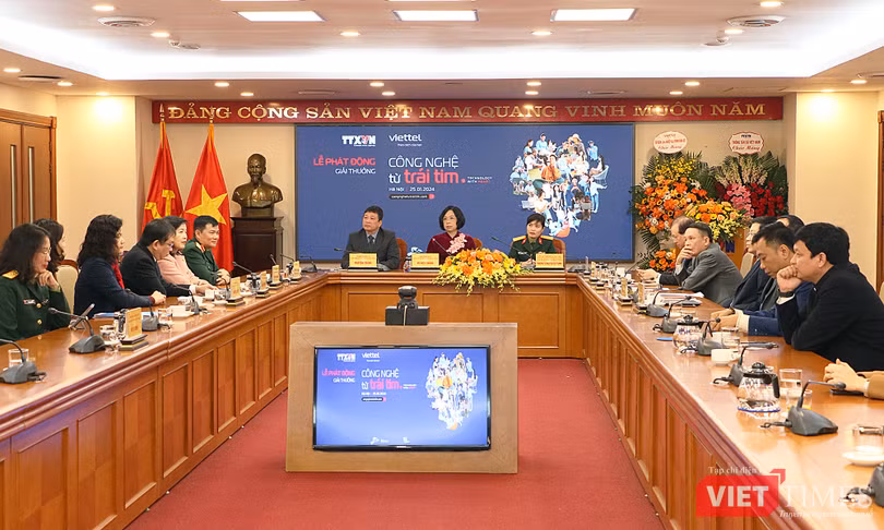 vt-giai-thuong-cong-nghe-tu-trai-tim-1-9934.jpg