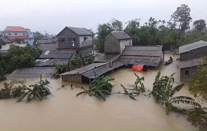 Đồng bào các tỉnh phía Bắc bị ảnh hưởng nặng nề bởi lũ lụt