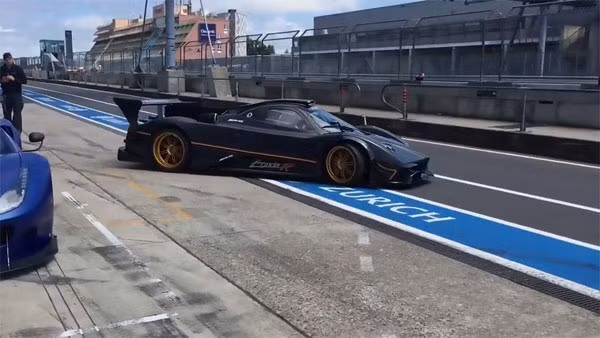 Pagani Zonda R, chỉ có 15 chiếc được ghi nhận đã xuất xưởng. Giá trị của nó được ước tính vào khoảng 3 triệu bảng.