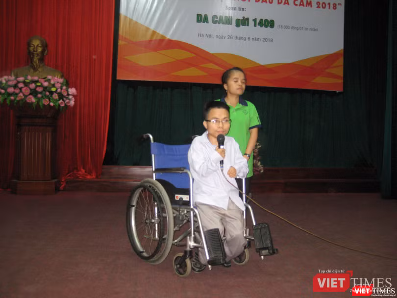 Thầy giáo, Thạc sĩ Chu Quang Đức - Đại sứ của chương trình nhắn tin "Chung tay xoa dịu nỗi đau da cam 2018"
