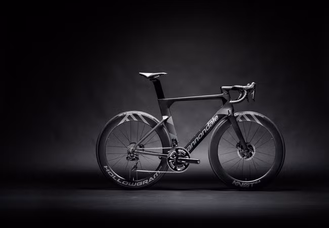 Với chiếc SystemSix siêu tốc, Cannondale đang thách thức các đối thủ khác trong ngành xe đạp đua (Ảnh Cannondale) Với chiếc SystemSix siêu tốc, Cannondale đang thách thức các đối thủ khác trong ngành xe đạp đua (Ảnh Cannondale)