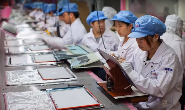 Apple không thể mang dây chuyền sản xuất iPhone về Mỹ. Ảnh minh họa 