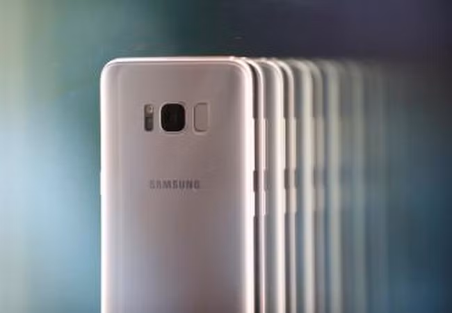 Dòng Samsung Galaxy S9 đang rất được người dùng chờ đợi (Ảnh Reuters)