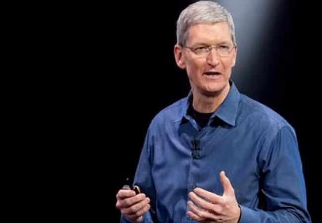 CEO Tim Cook (ảnh Reuters)