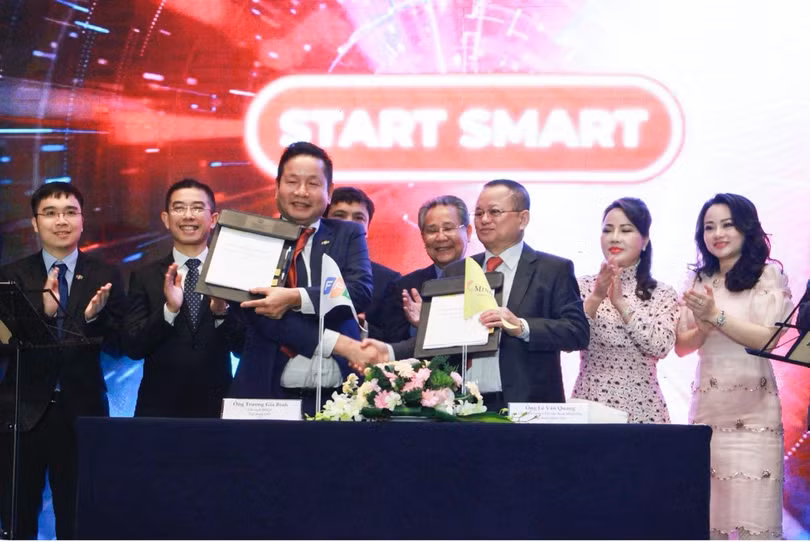 Hợp tác toàn diện tư vấn lộ trình Chuyển đổi số cho Công ty Cổ phẩn Tập đoàn Thuỷ sản Minh Phú, tập trung thực hiện mục tiêu chiến lược: số hoá chuỗi giá trị, nâng cao năng suất lao động, giảm thiểu thời gian xử lý, tối ưu hoá quy trình hướng tới mục tiêu 25% thị phần toàn cầu và xây dựng Hệ sinh thái hoàn chỉnh cho ngành tôm Việt Nam. Hợp tác toàn diện tư vấn lộ trình Chuyển đổi số cho Công ty Cổ phẩn Tập đoàn Thuỷ sản Minh Phú, tập trung thực hiện mục tiêu chiến lược: số hoá chuỗi giá trị, nâng cao năng suất lao động, giảm thiểu thời gian xử lý, tối ưu hoá quy trình hướng tới mục tiêu 25% thị phần toàn cầu và xây dựng Hệ sinh thái hoàn chỉnh cho ngành tôm Việt Nam.