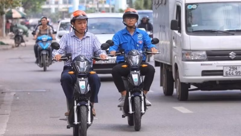 Sử dụng xe điện góp phần giảm tải lượng khí thải, nâng cao chất lượng không khí (ảnh: báo Nhân dân)