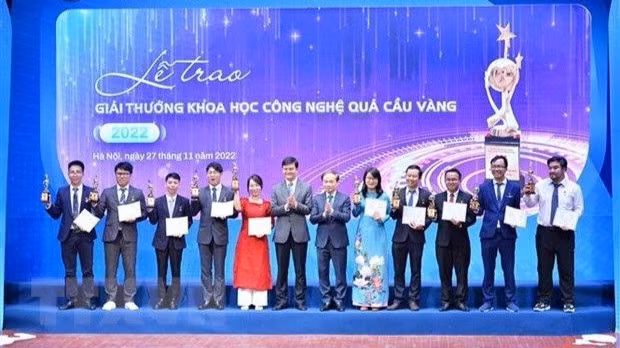 10 cá nhân xuất sắc nhận giải thưởng KHCN Quả cầu vàng 2022 (ảnh: TTXVN)