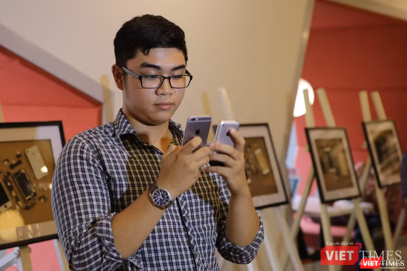 Từ iPhone đời đầu đến iPhone X lần đầu tiên hội tụ trong một triển lãm tại Hà Nội ảnh 6