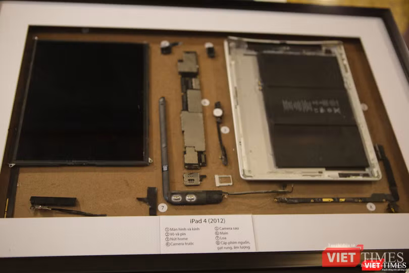 Từ iPhone đời đầu đến iPhone X lần đầu tiên hội tụ trong một triển lãm tại Hà Nội ảnh 8