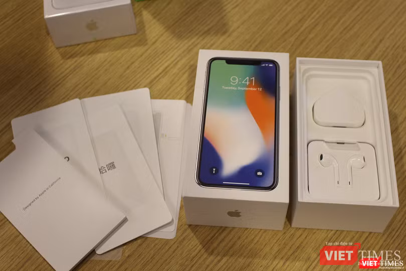 Từ iPhone đời đầu đến iPhone X lần đầu tiên hội tụ trong một triển lãm tại Hà Nội ảnh 13