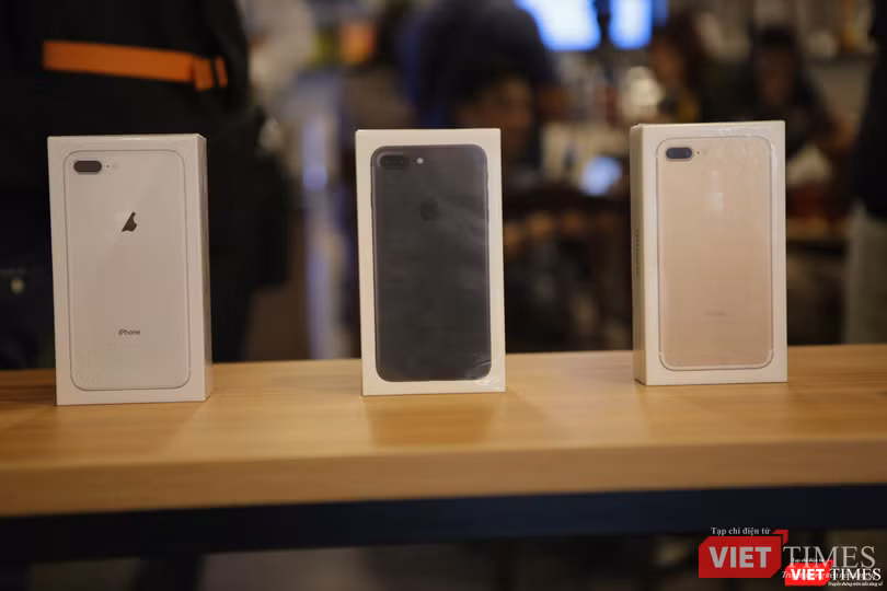 Từ iPhone đời đầu đến iPhone X lần đầu tiên hội tụ trong một triển lãm tại Hà Nội ảnh 12