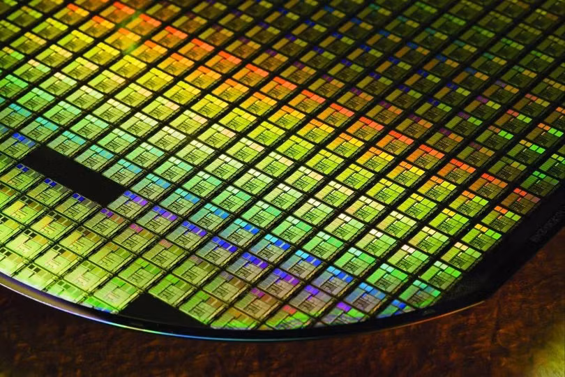Đế bán dẫn, hay còn gọi là tấm wafer dùng để chế tạo chip mạch tích hợp (ảnh: TSMC) Đế bán dẫn, hay còn gọi là tấm wafer dùng để chế tạo chip mạch tích hợp (ảnh: TSMC)