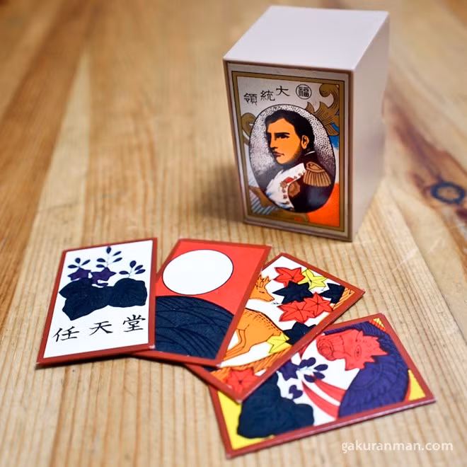 Nintendo: Công ty được thành lập vào năm 1889 bởi Fusajiro Yamauchi, chuyên sản xuất các bộ bài Hanafuda. Năm 1963, Nintendo lấn sang nhiều lĩnh vực kinh doanh khác, trong đó có việc thành lập hãng taxi Daiya, chuỗi nhà nghỉ, nhà hàng và cả mạng lưới truyền hình nhưng đều thất bại. Mãi đến năm 1979, sau khi đầu tư vào công nghiệp điện tử và sản xuất video game, Nintendo mới được thế giới biết tới. Nintendo: Công ty được thành lập vào năm 1889 bởi Fusajiro Yamauchi, chuyên sản xuất các bộ bài Hanafuda. Năm 1963, Nintendo lấn sang nhiều lĩnh vực kinh doanh khác, trong đó có việc thành lập hãng taxi Daiya, chuỗi nhà nghỉ, nhà hàng và cả mạng lưới truyền hình nhưng đều thất bại. Mãi đến năm 1979, sau khi đầu tư vào công nghiệp điện tử và sản xuất video game, Nintendo mới được thế giới biết tới.