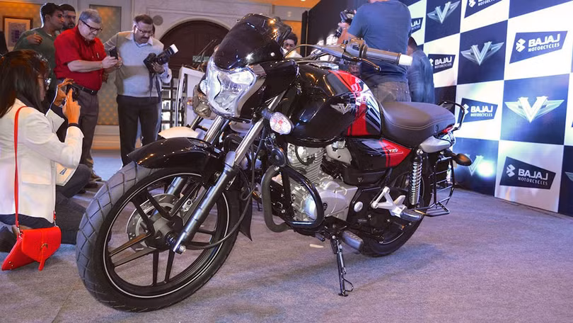 Xe côn tay Bajaj V12 giá rẻ hơn Honda Wave tại Việt Nam ảnh 1