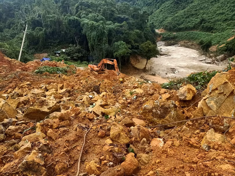 Sạt lở ở khu vực thuỷ điện Rào Trăng 3 (ảnh: Người Lao động) Sạt lở ở khu vực thuỷ điện Rào Trăng 3 (ảnh: Người Lao động)