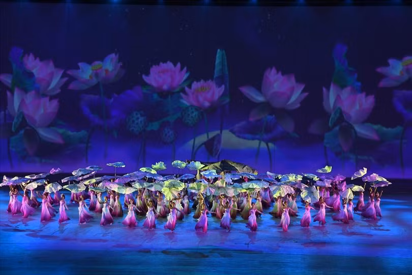 Tiết mục biểu diễn đêm tổng duyệt (ảnh: báo Lao động)