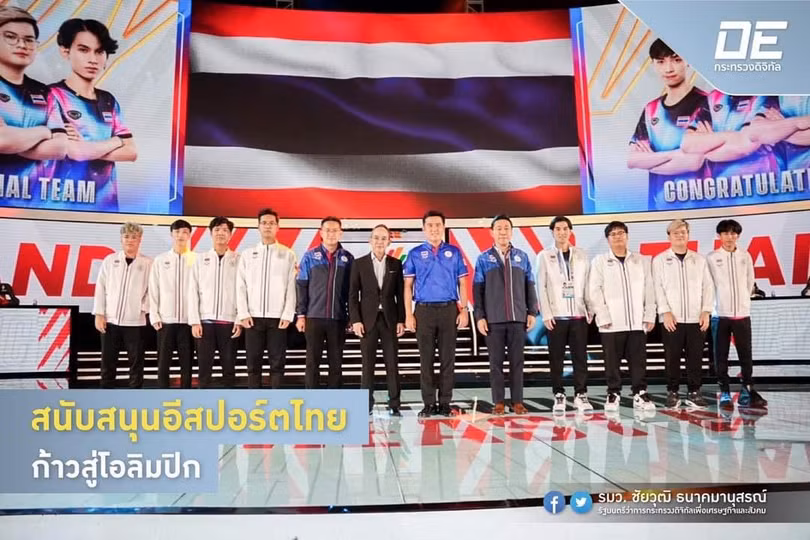Ông Chaiwut Thanakamanusorn và đội tuyển eSports Thái Lan Ông Chaiwut Thanakamanusorn và đội tuyển eSports Thái Lan