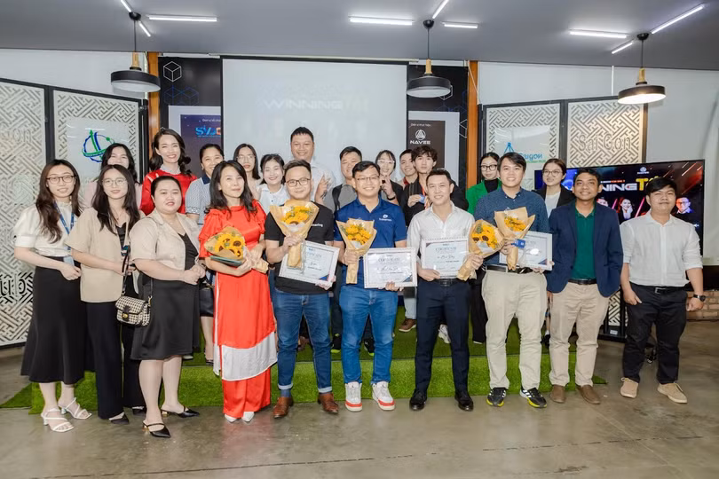 Các diễn giả chụp ảnh lưu niệm Các diễn giả chụp ảnh lưu niệm