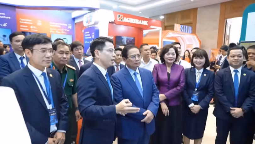 chuyen-doi-so-ngan-hang-2025-xay-dung-he-sinh-thai-so-thong-minh-trong-ky-nguyen-moi-1748516188.jpg