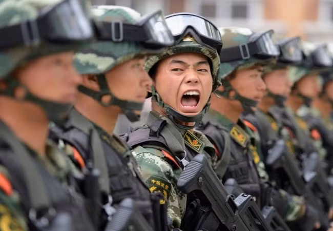 Các trường đại học và các tập đoàn công nghệ hàng đầu đang hỗ trợ tích cực cho các ứng dụng AI phục vụ quân đội Trung Quốc (Ảnh Reuters)
