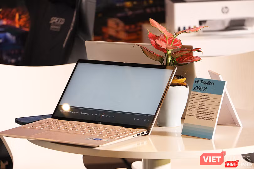 Mẫu laptop Pavilion x360 14-inch có nhiều bộ phận được làm từ nhựa sinh hoạt tái chế và rác thải đại dương tái chế