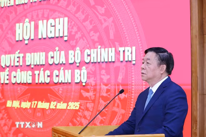 ong-huynh-thanh-dat-giu-chuc-pho-truong-ban-tuyen-giao-va-dan-van-trung-uong-1702-2.jpg