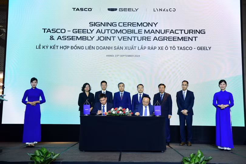 Đại diện Tasco và Geely ký kết hợp tác liên doanh sản xuất lắp ráp xe (2).jpeg