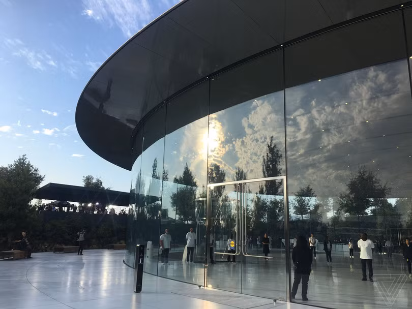 iPhone X giá từ 999 USD, lên kệ vào 3/11 ảnh 97