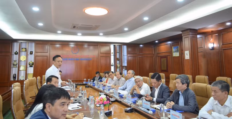 Ông Phạm Xuân Dương – Hiệu trưởng trường Đại học Hàng hải Việt Nam báo cáo về kế hoạch triển khai sự kiện (ảnh: Bảo Hà)