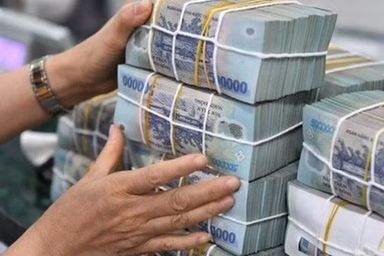 Quầy giao dịch ngân hàng. Ảnh: Yến Thanh. 