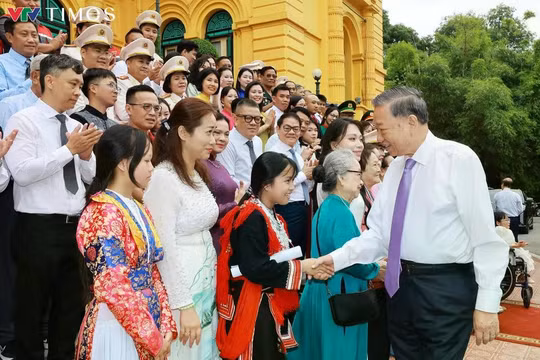 Tổng bí thư, Chủ tịch nước Tô Lâm gặp mặt 100 tấm gương tiêu biểu trong Chương trình "Việc tử tế" của Đài Truyền hình Việt Nam.
