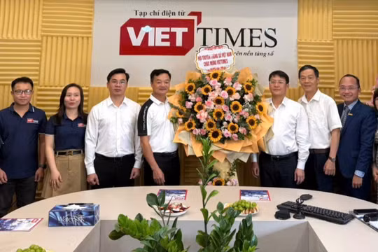 Hội Truyền thông số Việt Nam thăm, chúc mừng Tạp chí điện tử VietTimes nhân ngày 21/6. Ảnh: Hoàng Dung.