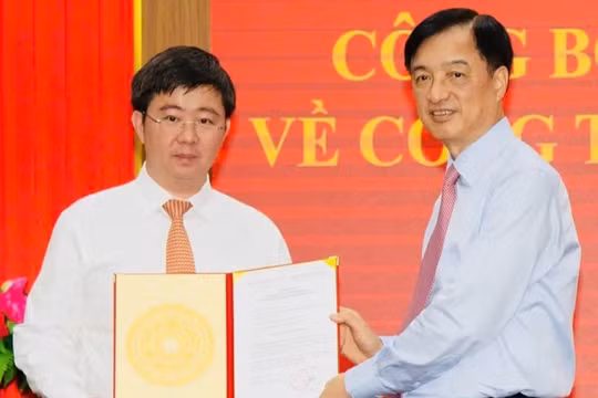 Thứ trưởng Bùi Hoàng Phương được giới thiệu làm Chủ tịch UBND tỉnh Quảng Trị