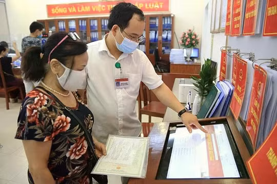 Khi Trung ương không làm thay, cấp tỉnh không ôm việc